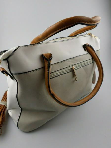 Nicole Brown: Schöne Handtasche mit Zierschloss